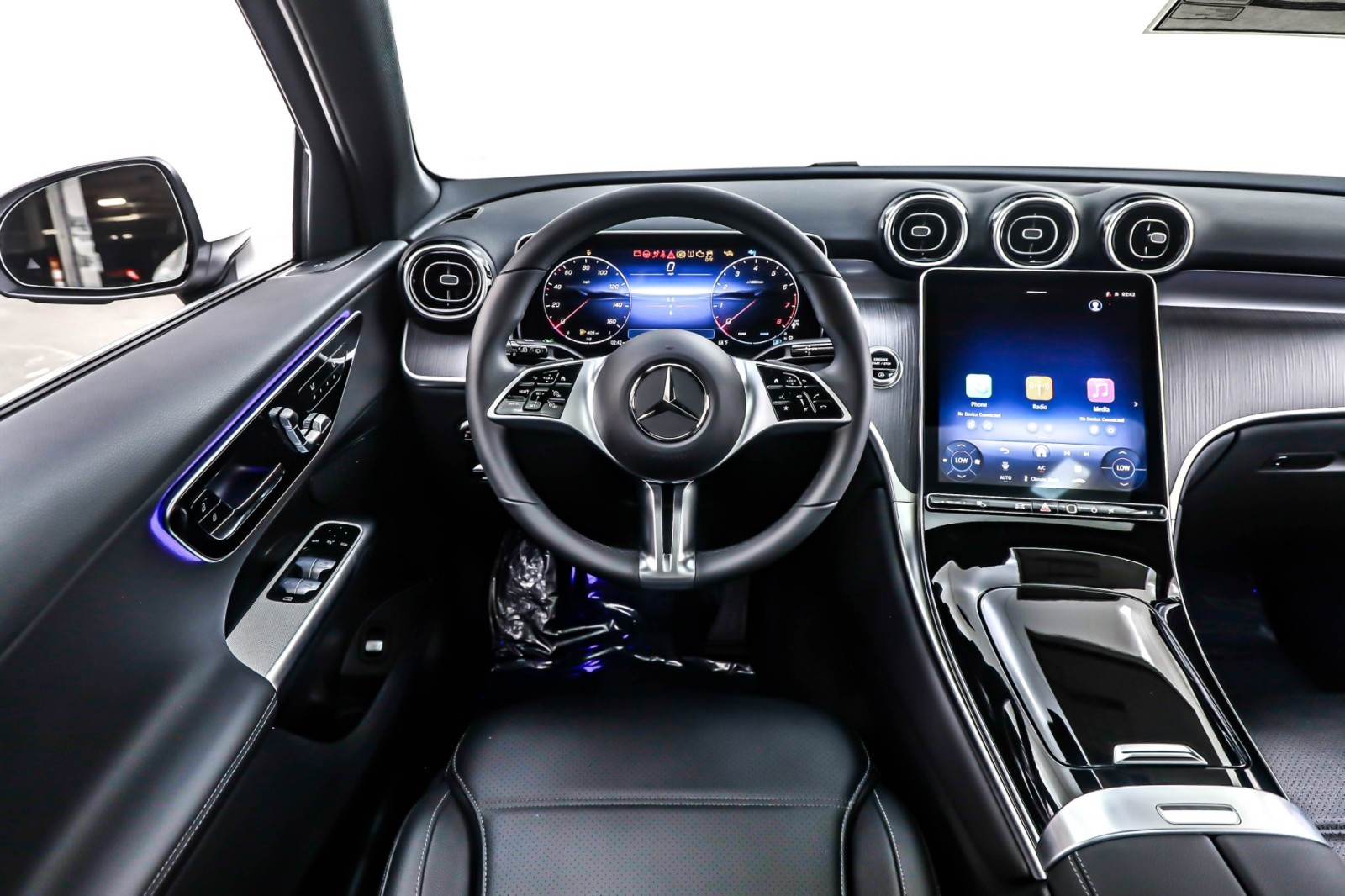 New 2026 Polar White Mercedes-Benz GLC 300 image 5