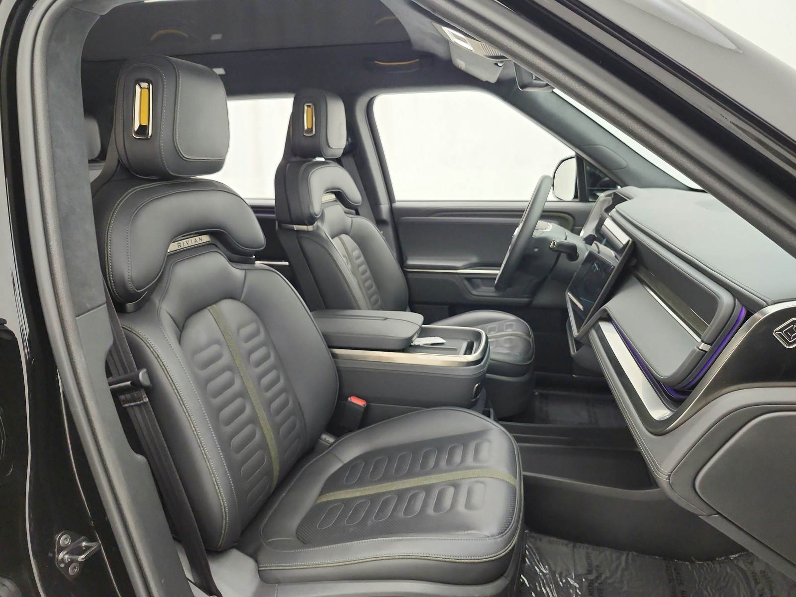 Used 2025 Midnight Rivian Adventure image 19