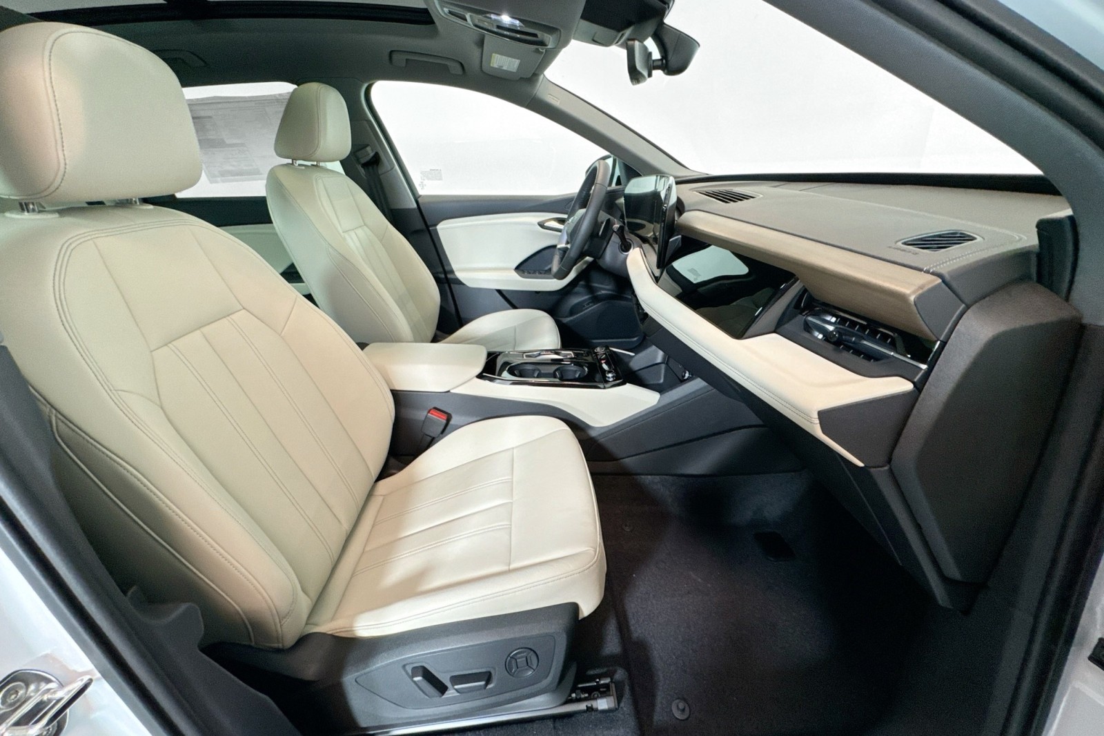 New 2025 Glacier White Metallic Audi Premium quattro image 25