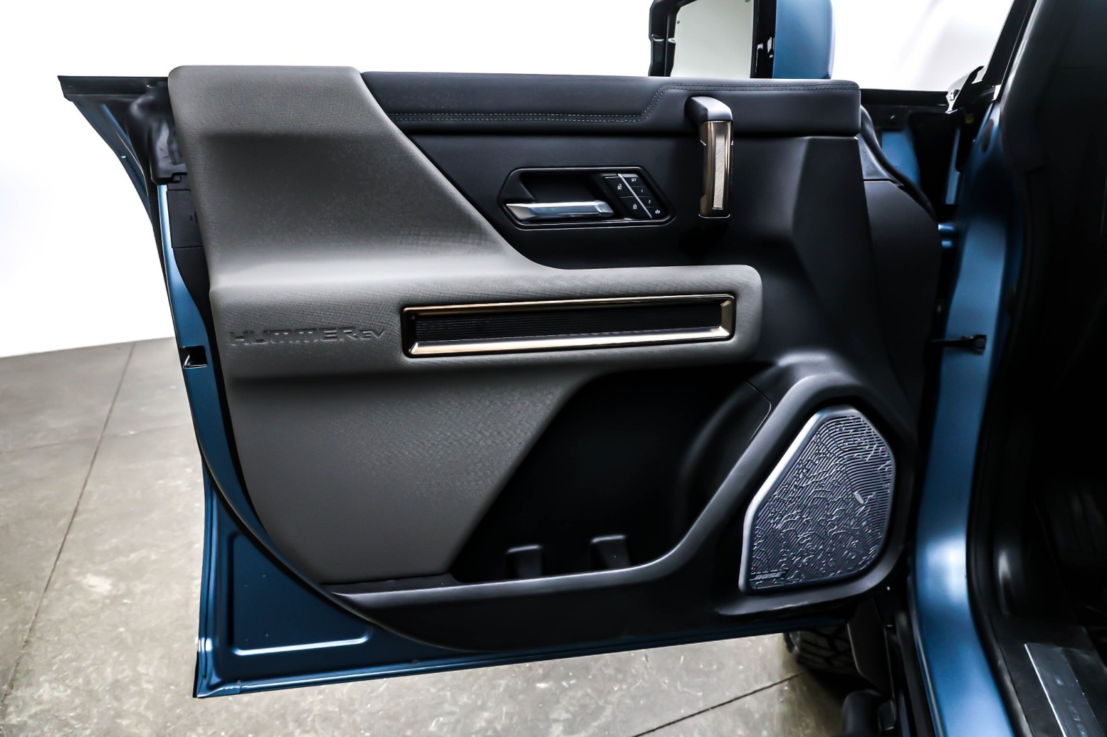 Used 2024 Neptune Blue Matte GMC e4WD Crew Cab 3X image 21