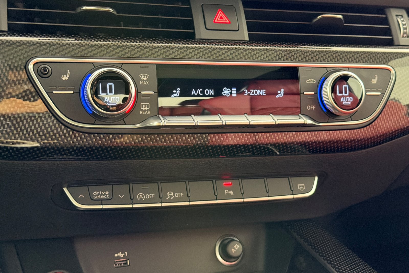 Used 2023 Daytona Gray Pearl Effect Audi Premium Plus 3.0 TFSI quattro image 19