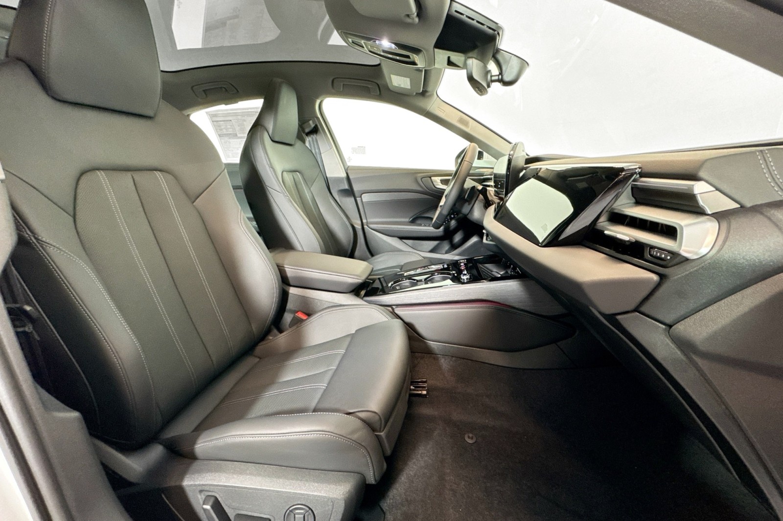 New 2025 Glacier White Metallic Audi Premium Plus 2.0 TFSI quattro image 23