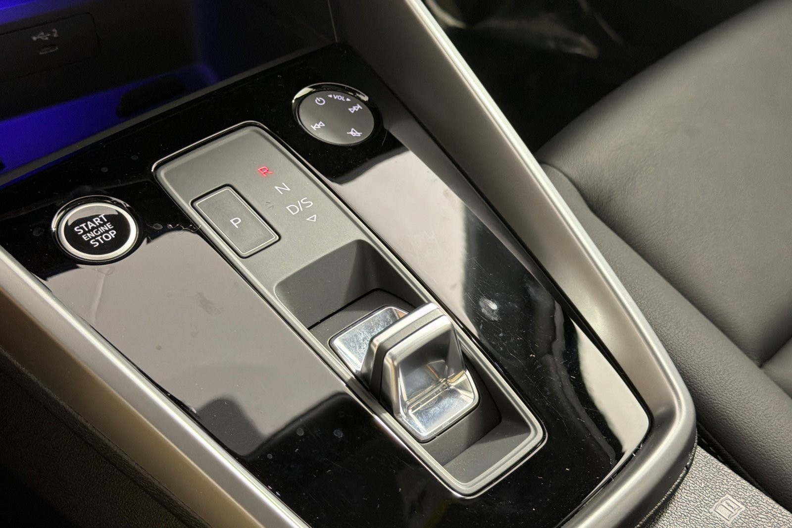 Used 2024 Brilliant Black Audi Premium Plus 40 TFSI quattro image 19