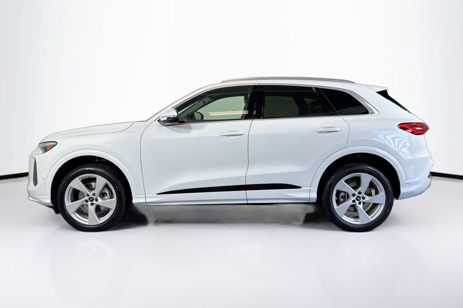 New 2025 Glacier White Metallic Audi Premium Plus 2.0 TFSI quattro image 8