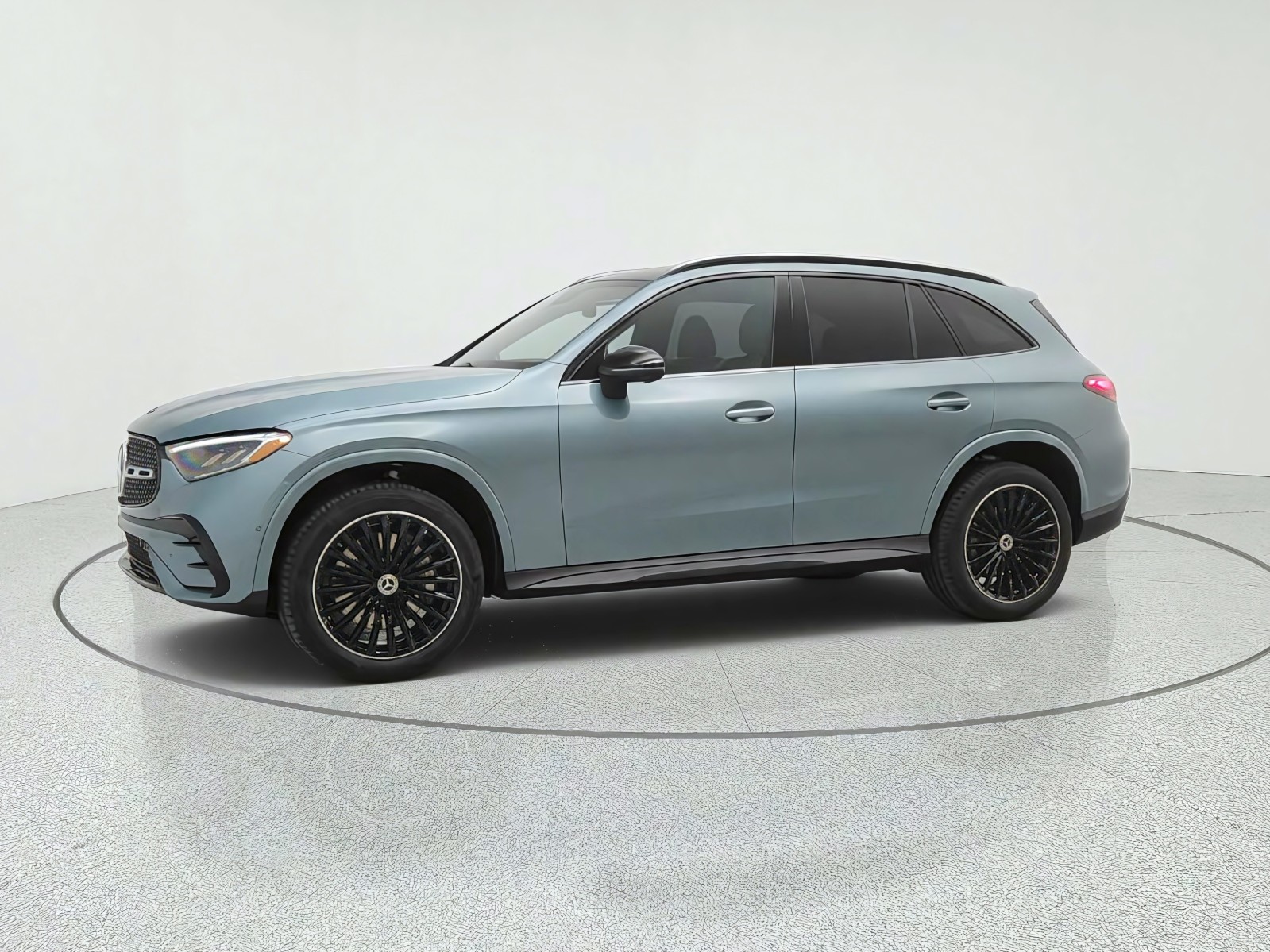New 2027 Verde Silver Metallic Mercedes-Benz GLC 300 SUV image 8