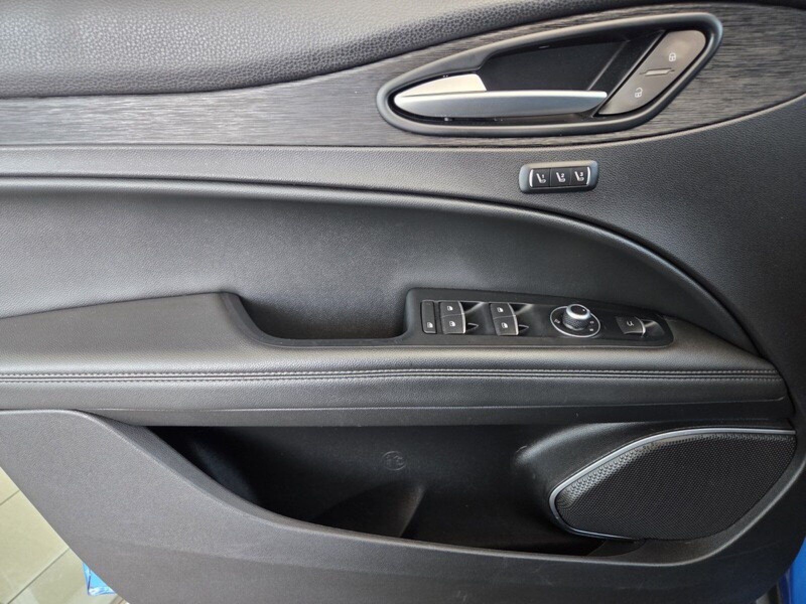 Used 2019 BLUE Alfa Romeo  image 24