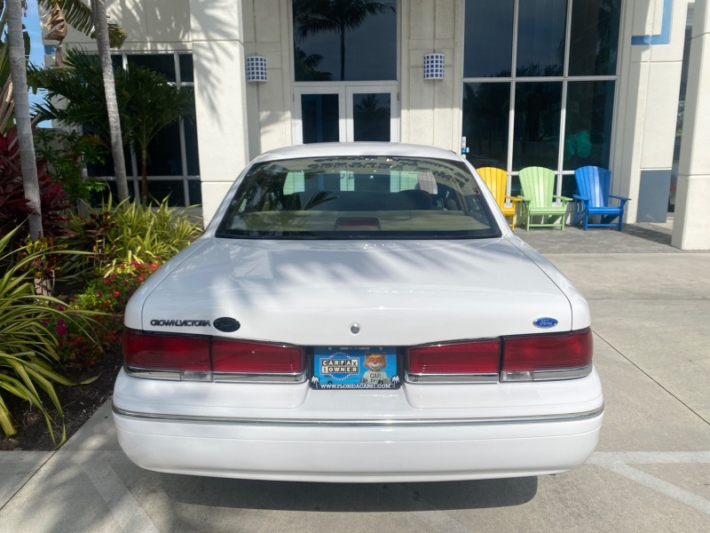 1995 Ford Crown Victoria LOW MILES 43,331 in , 