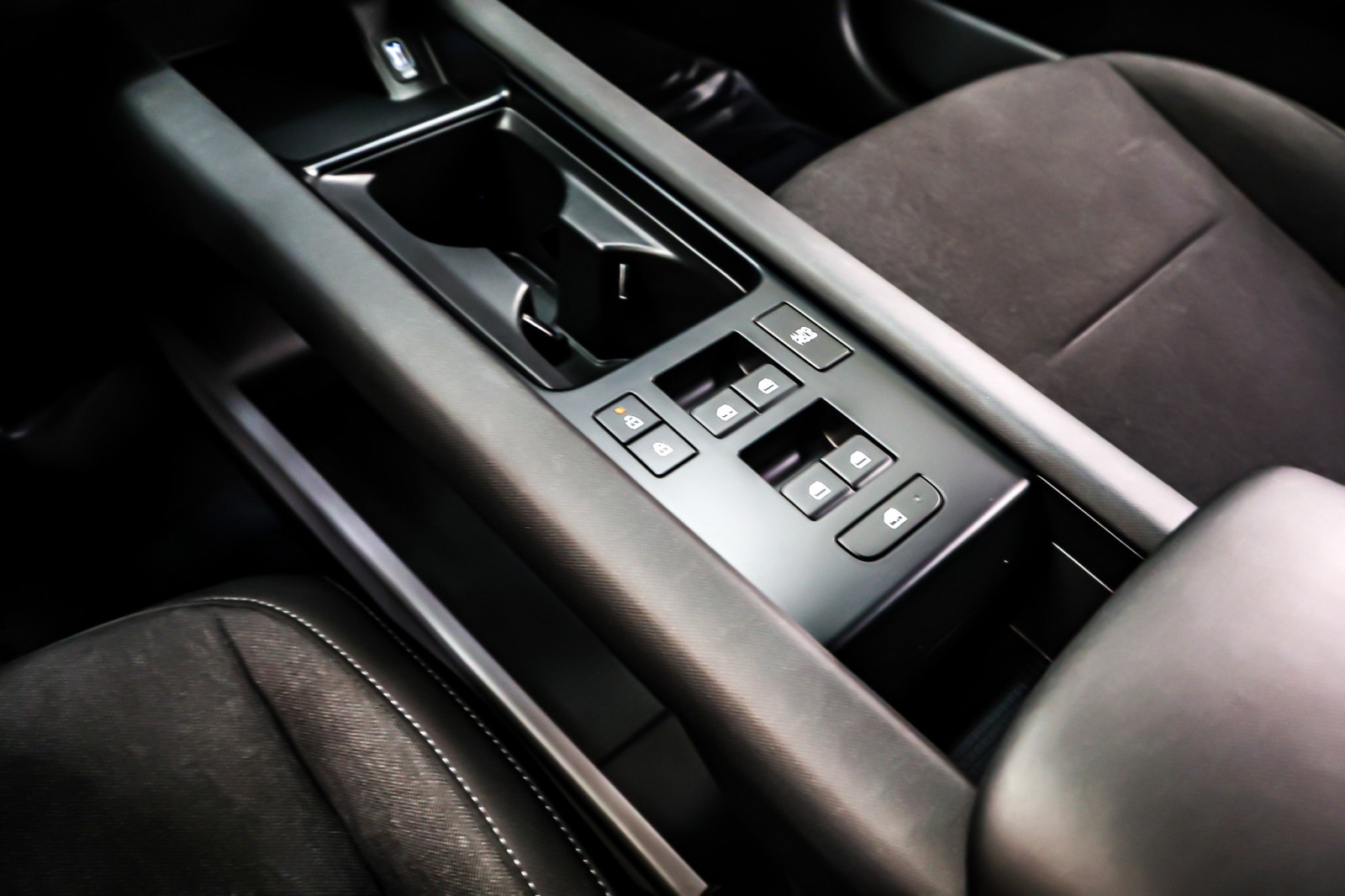 Used 2025 Serenity White Hyundai SE Standard Range RWD image 6