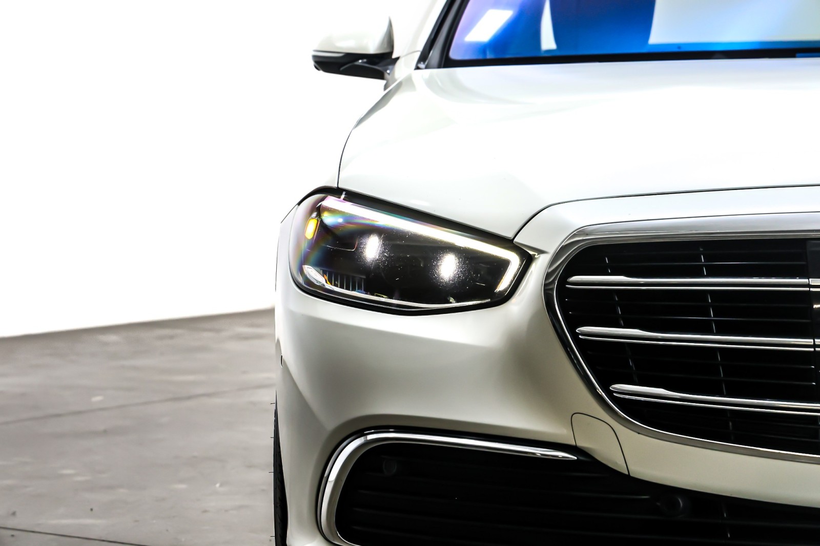 Certified Used 2023 MANUFAKTUR Diamond White Mercedes-Benz S 500 4MATIC® Sedan image 15