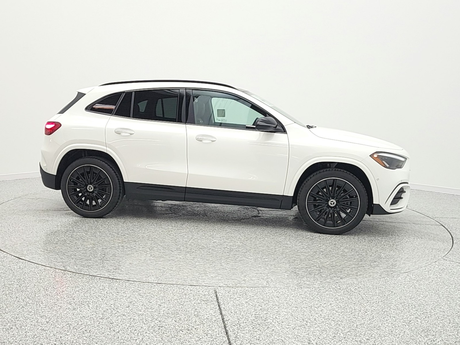 New 2026 Polar White Mercedes-Benz GLA 250 image 4