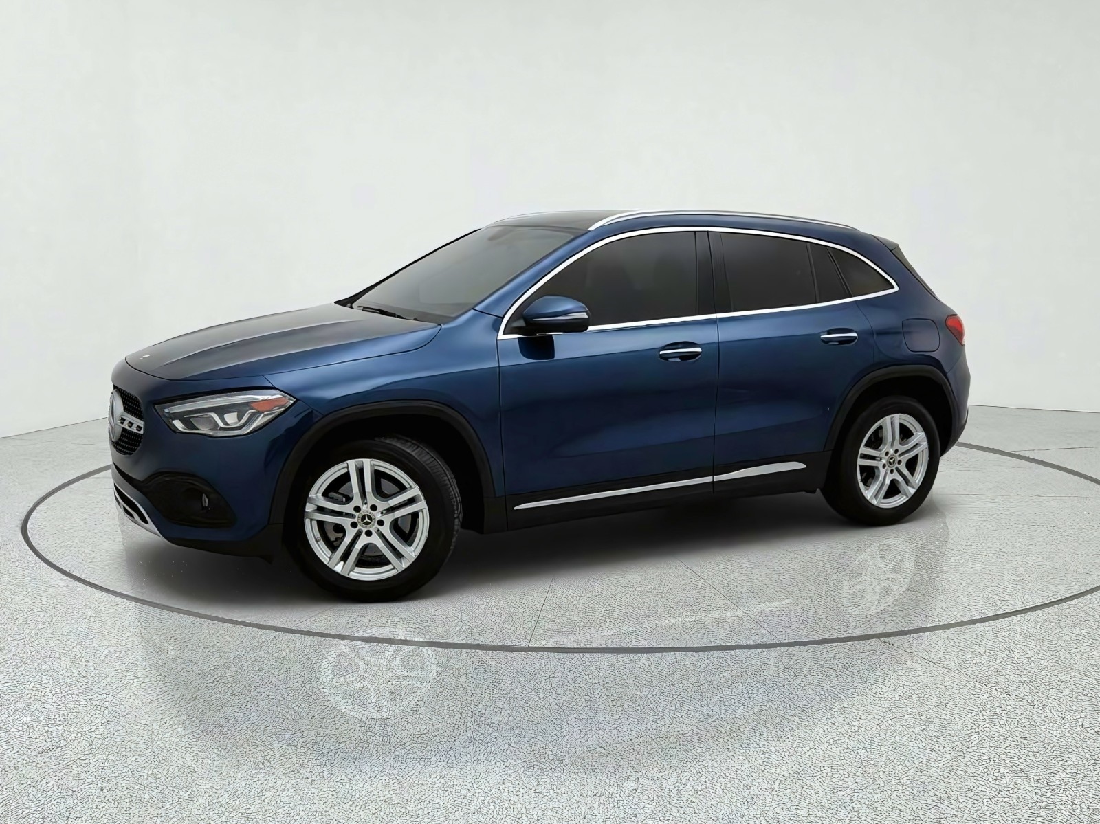 Used 2021 Denim Blue Metallic Mercedes-Benz GLA 250 image 15