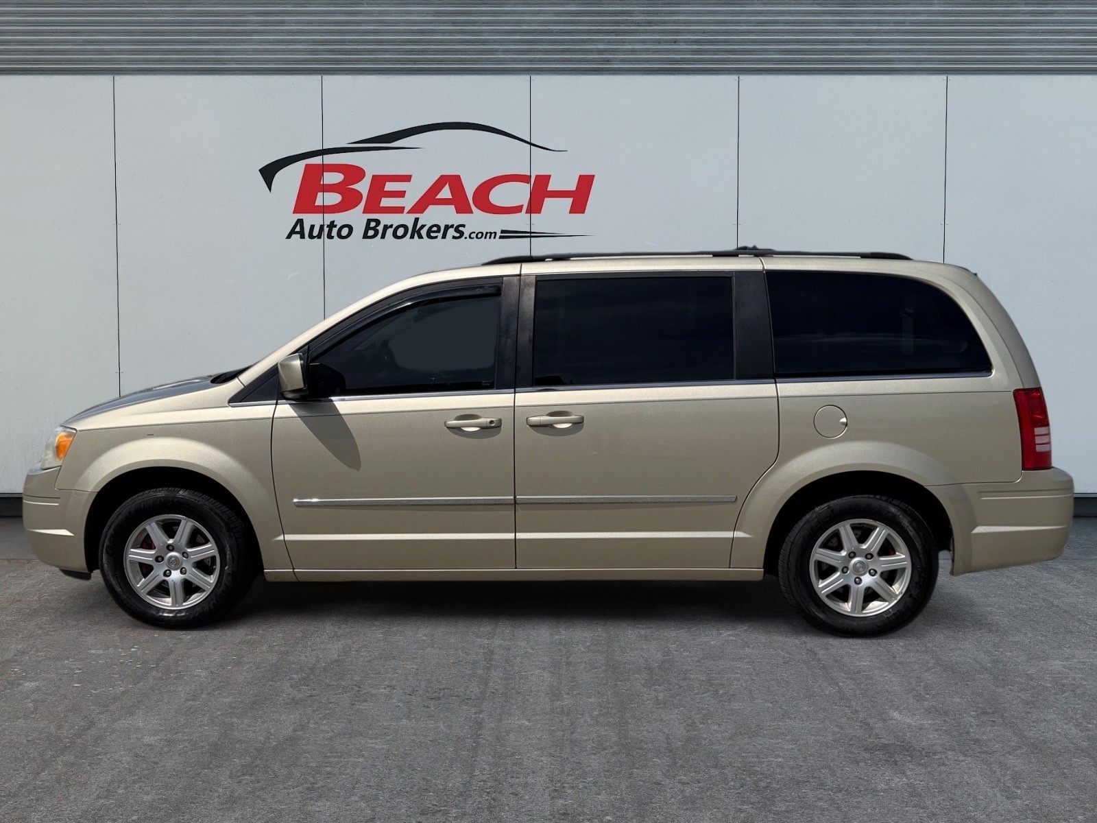 2010 Chrysler Town & Country #9