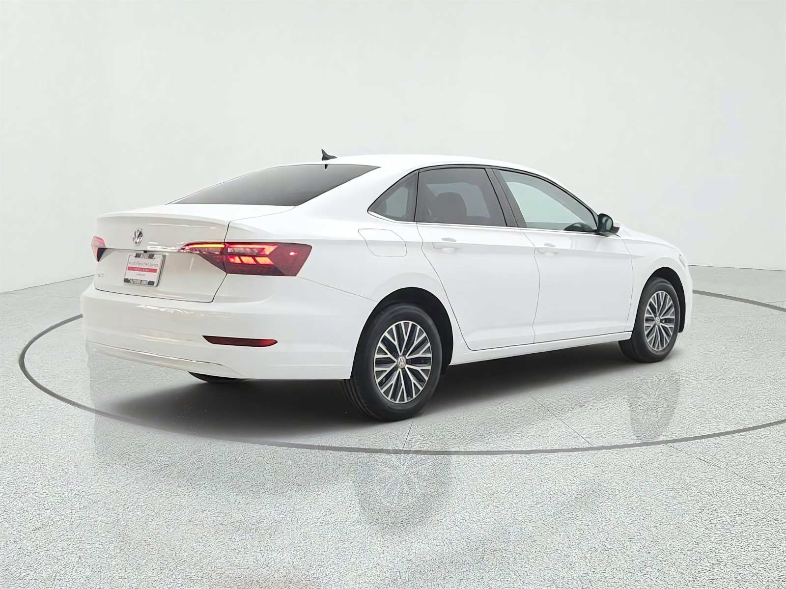 Used 2021 Pure White Volkswagen R-Line Auto image 5