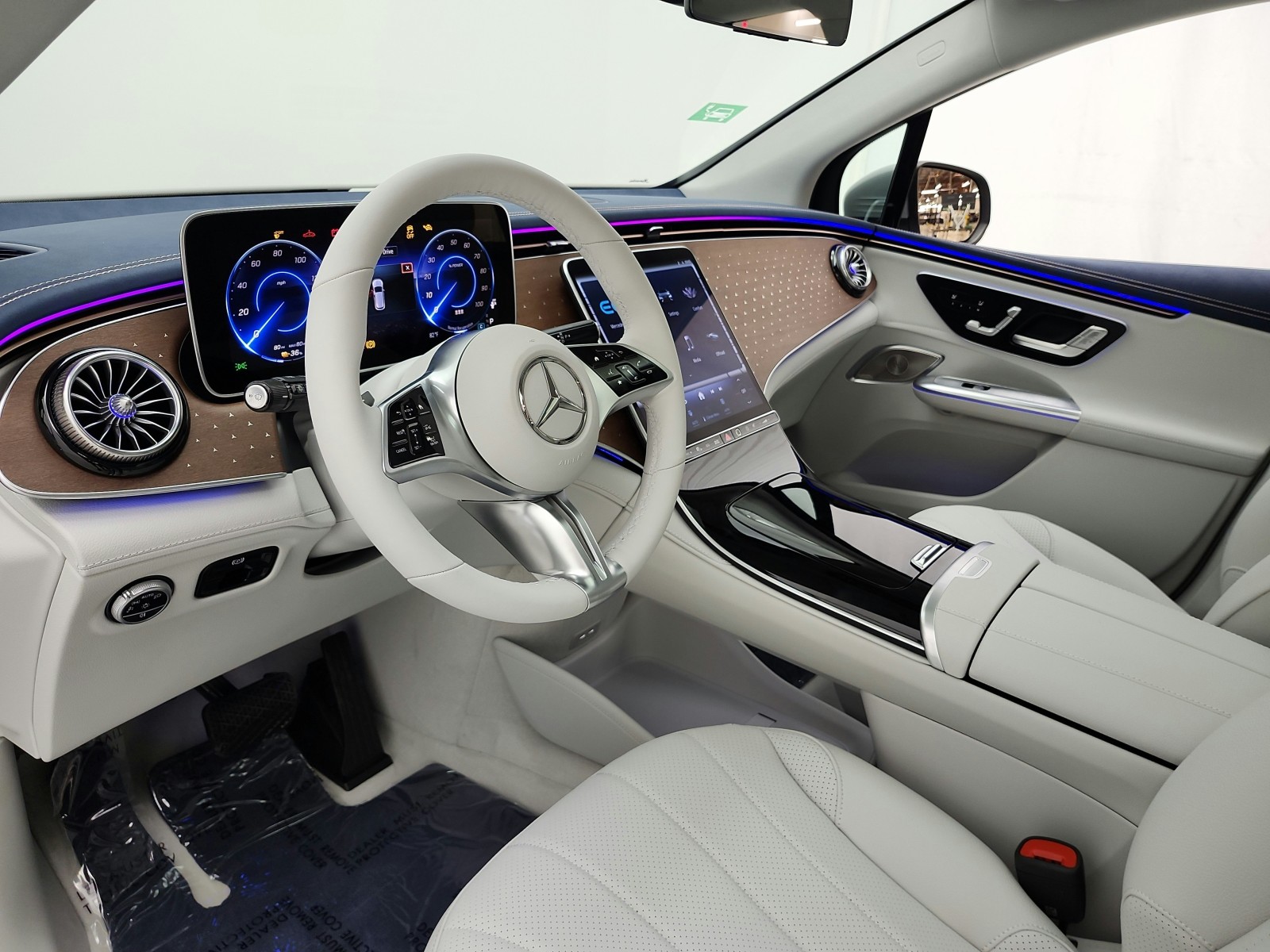 New 2027 MANUFAKTUR Alpine Grey Mercedes-Benz EQE 320 4MATIC® SUV image 10