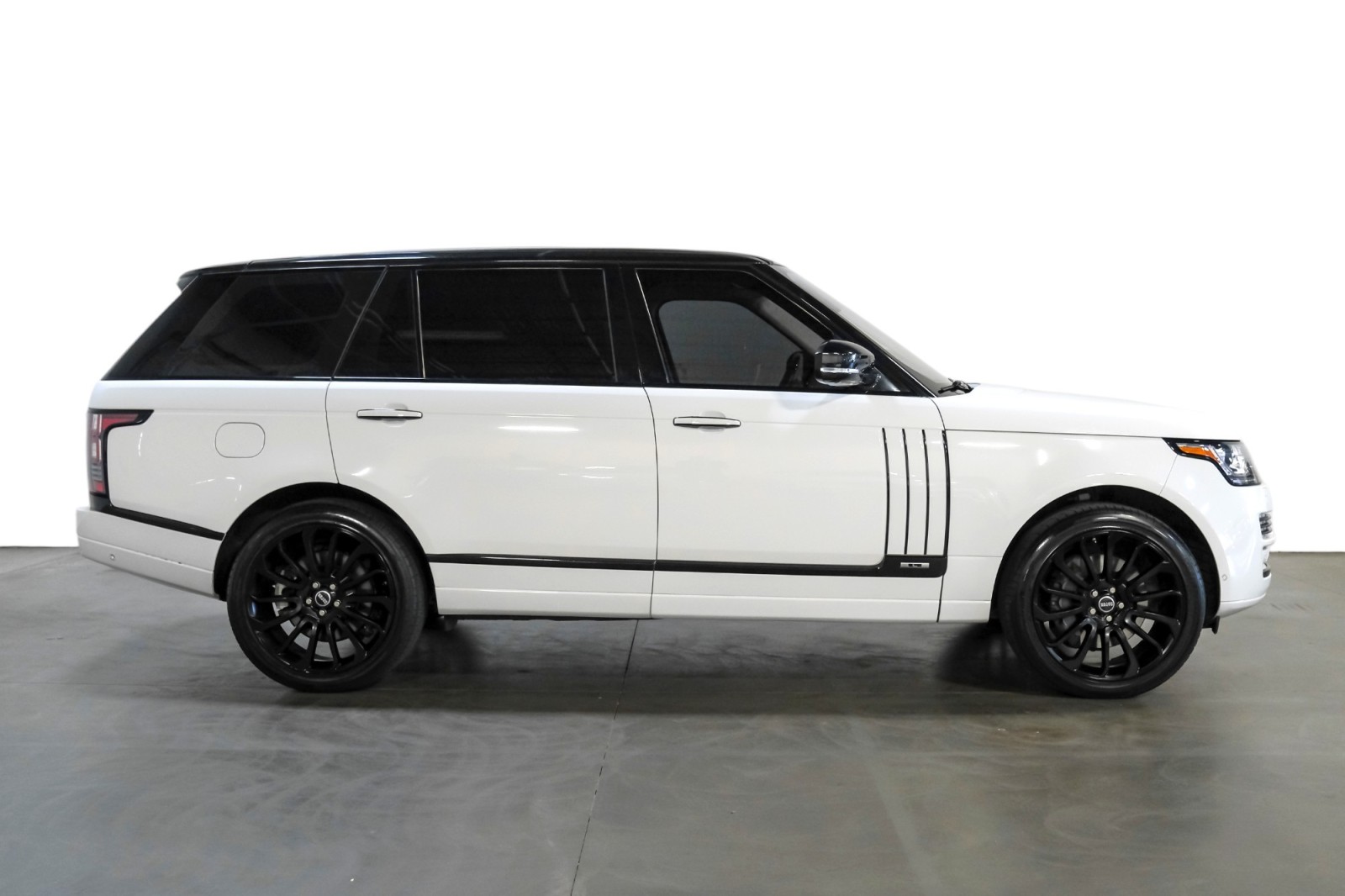 2014 Land Rover Range Rover Supercharged Autobiography LWB RearEntertainment BlackOutPkg 4