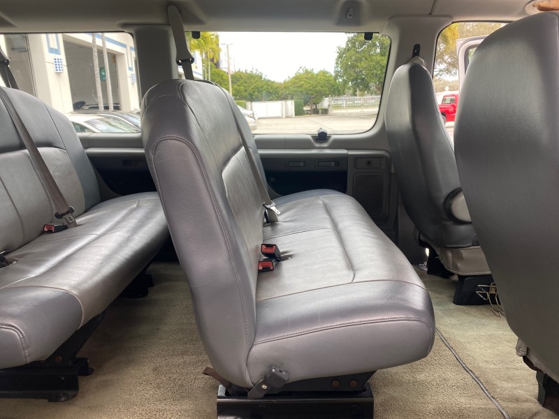 2008 Ford Econoline Wagon XLT 15 PASSENGERS E350 CLEAN in , 