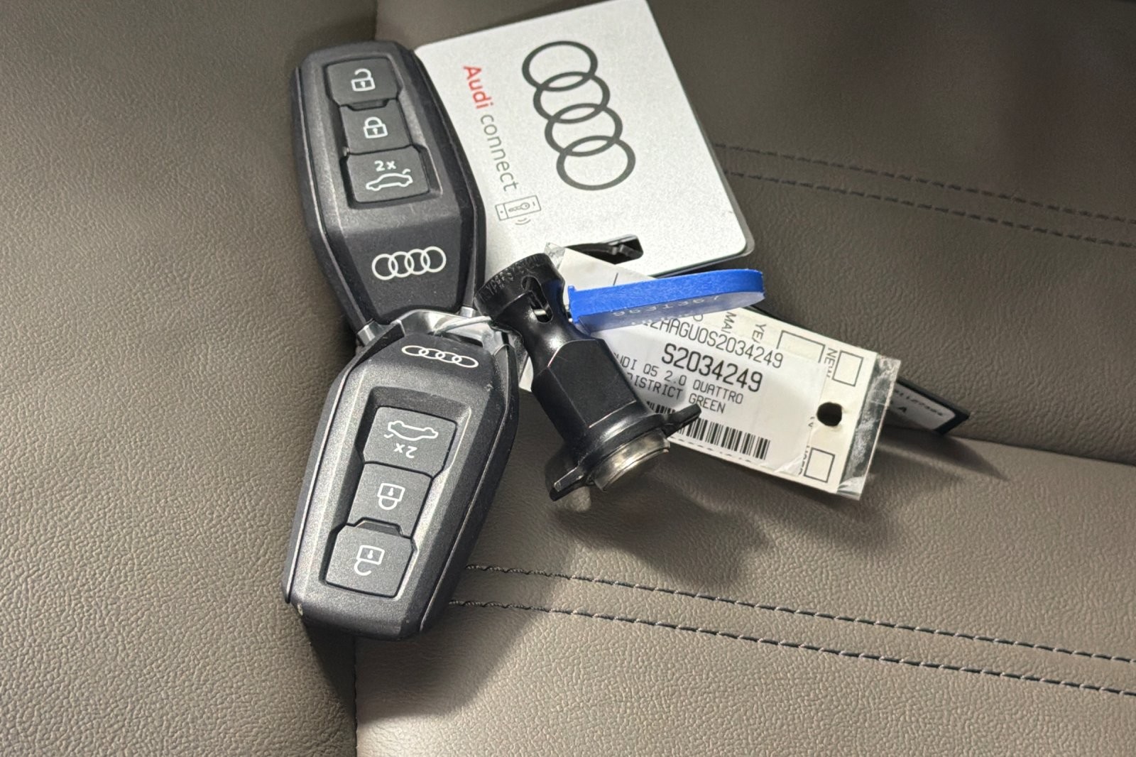 Used 2025 District Green Metallic Audi Premium Plus 2.0 TFSI quattro image 25