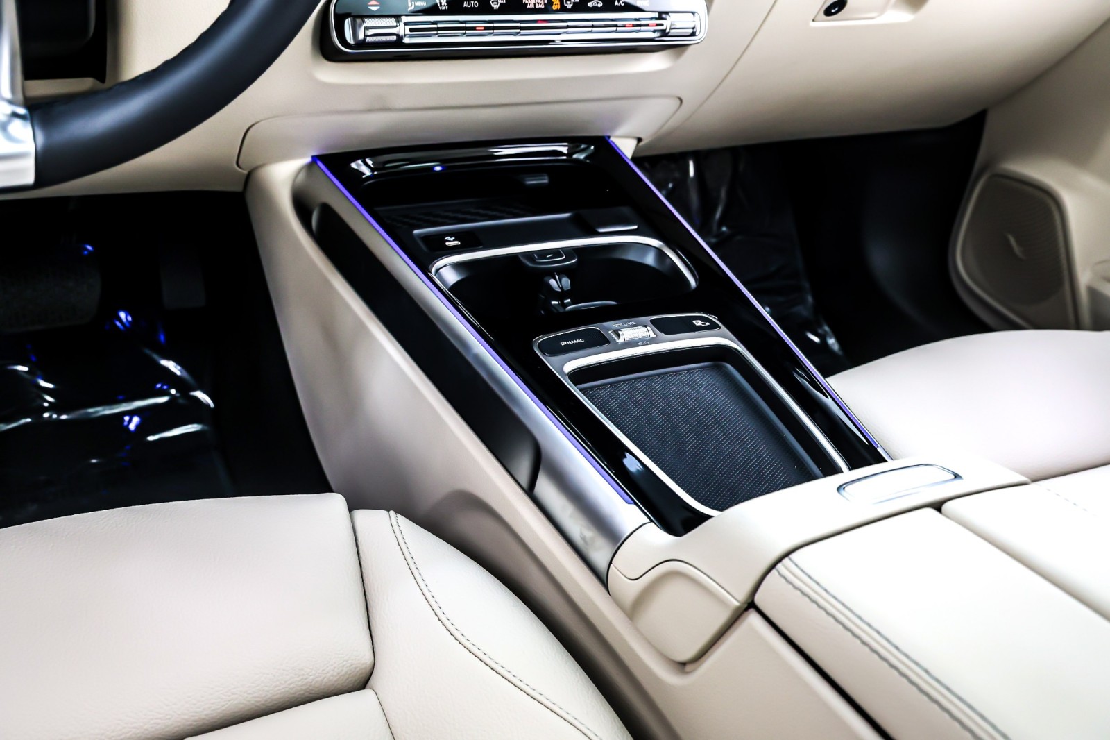 New 2026 Night Black Mercedes-Benz GLB 250 image 6