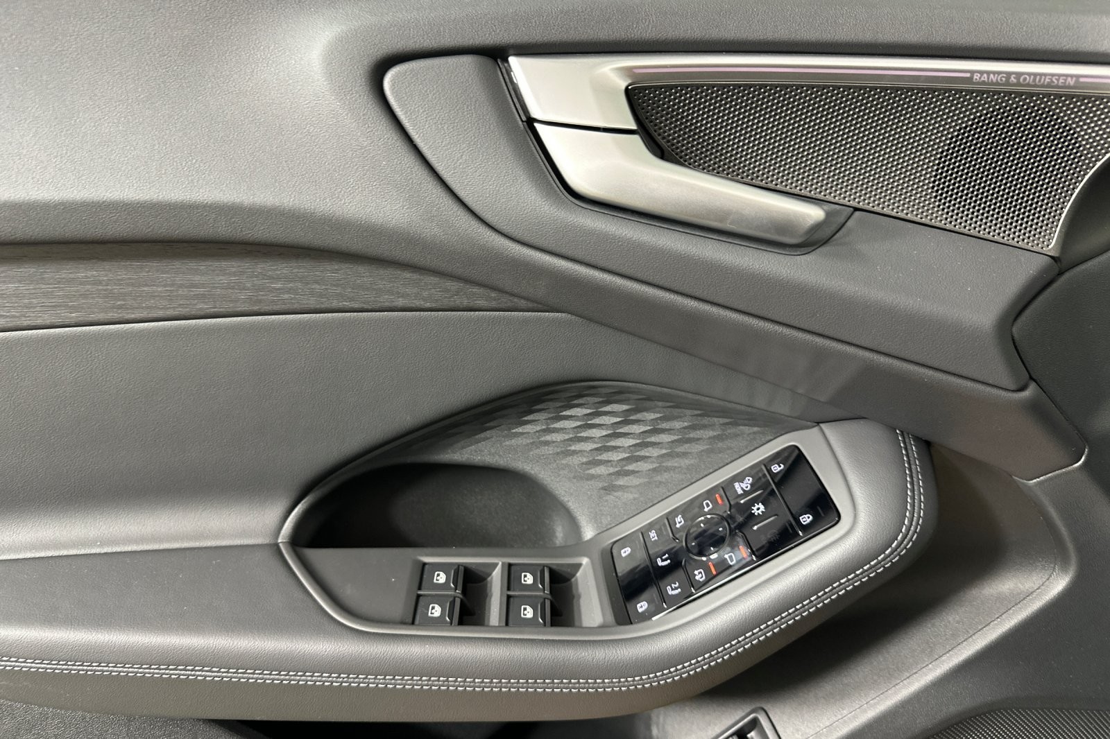 New 2025 Glacier White Metallic Audi Premium Plus 2.0 TFSI quattro image 10