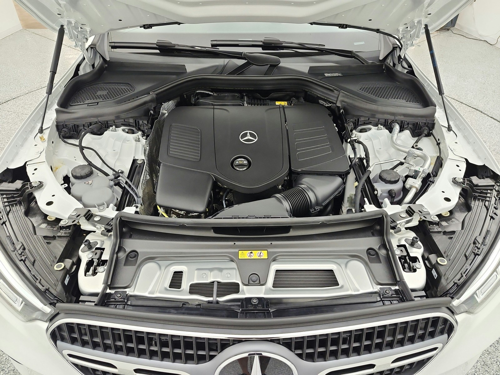 New 2027 Polar White Mercedes-Benz GLC 300 SUV image 12