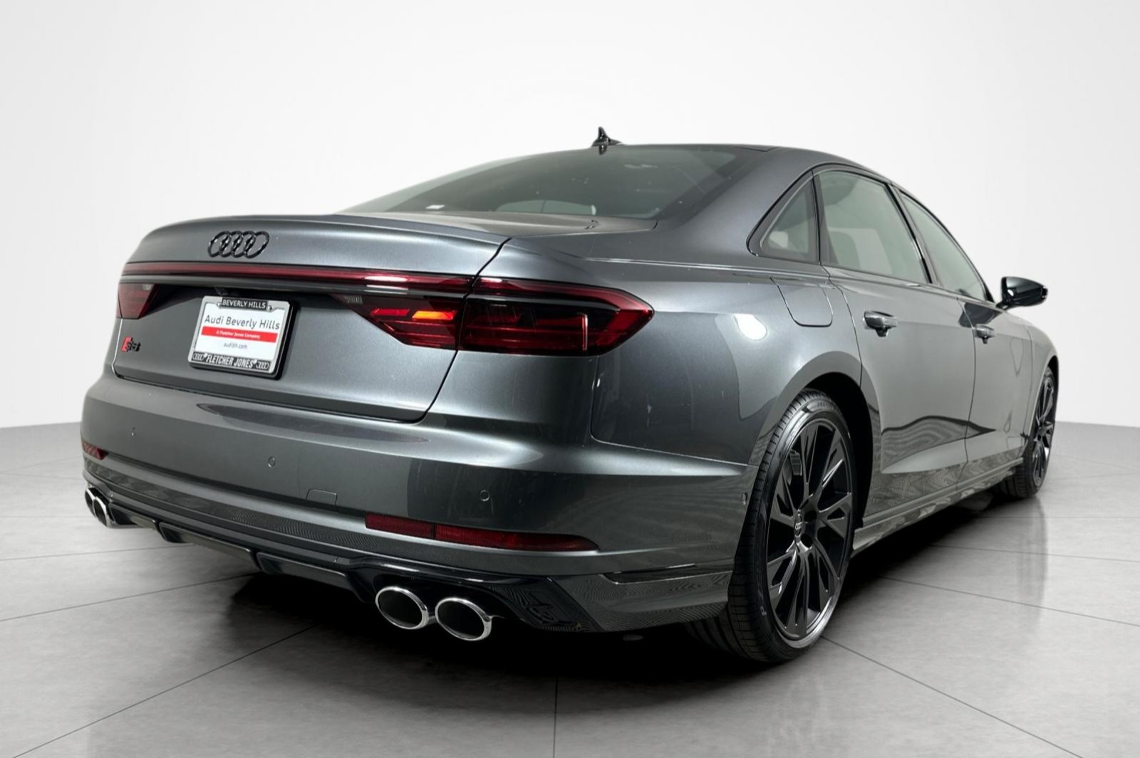 New 2025 Daytona Gray Pearl Effect Audi 4.0 TFSI image 6