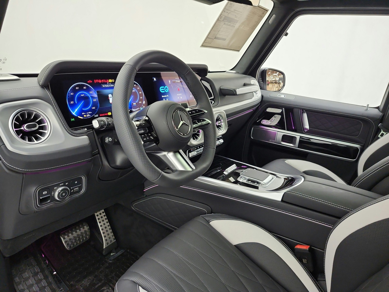 New 2027 MANUFAKTUR Moonlight White Metallic Mercedes-Benz G 580e SUV image 10