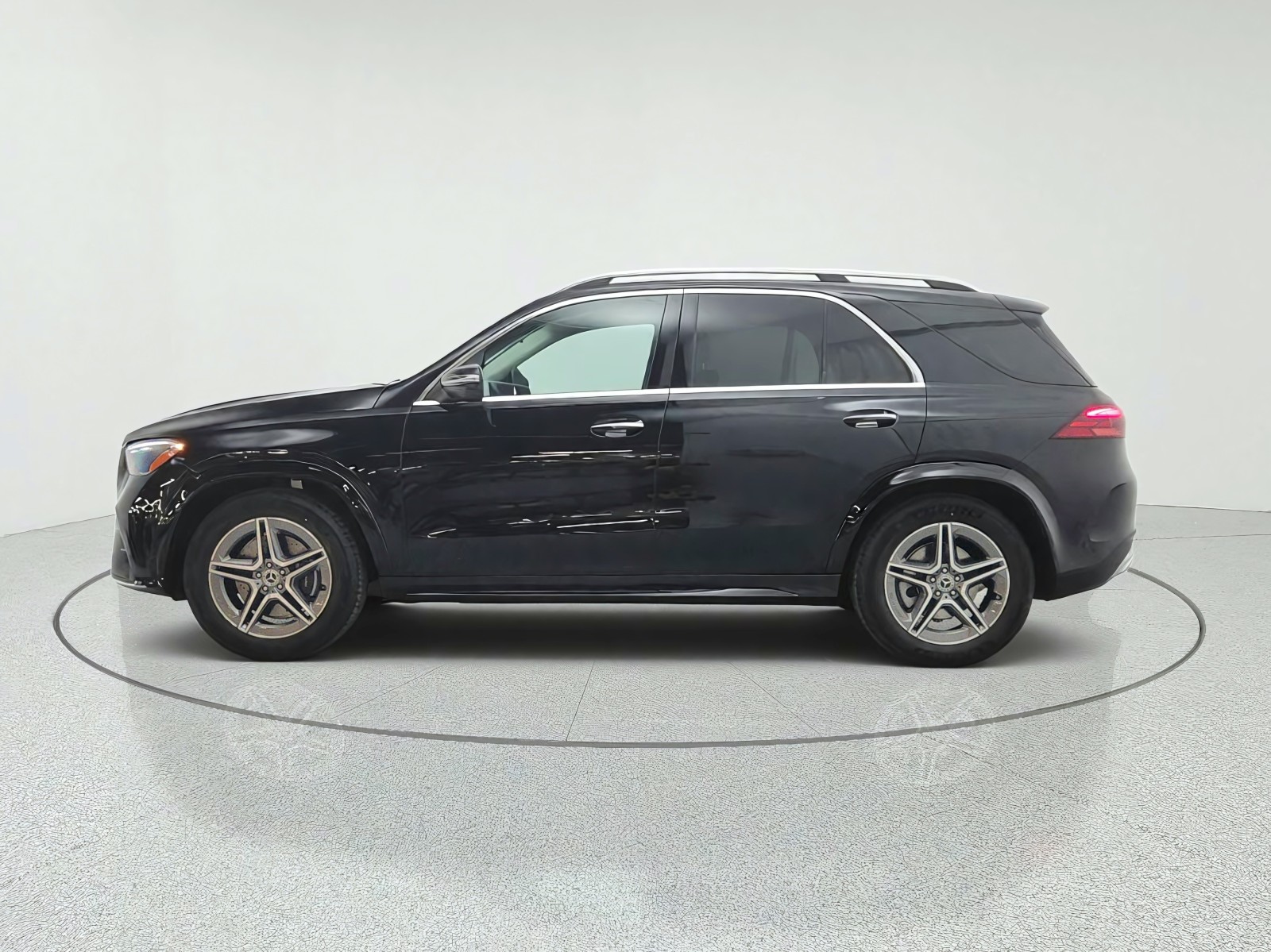 New 2026 Black Mercedes-Benz GLE 450 4MATIC® SUV image 8