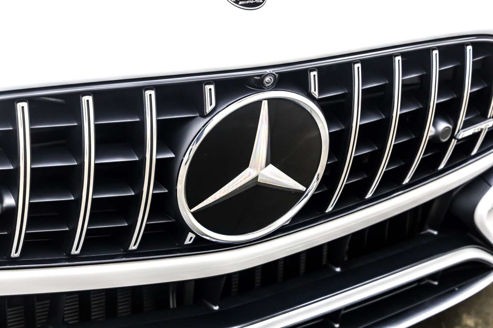 New 2025 MANUFAKTUR Moonlight White Metallic Mercedes-Benz AMG® SL 63 S E Performance Roadster image 13