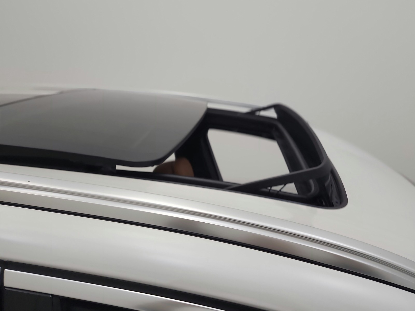 Used 2023 Mineral White Metallic BMW xDrive45e Plug-In Hybrid image 20