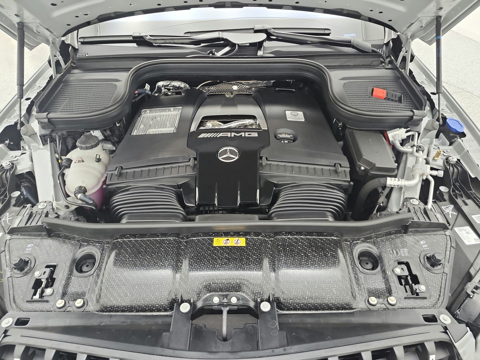 New 2026 MANUFAKTUR Alpine Grey Mercedes-Benz AMG® GLE 63 S image 13