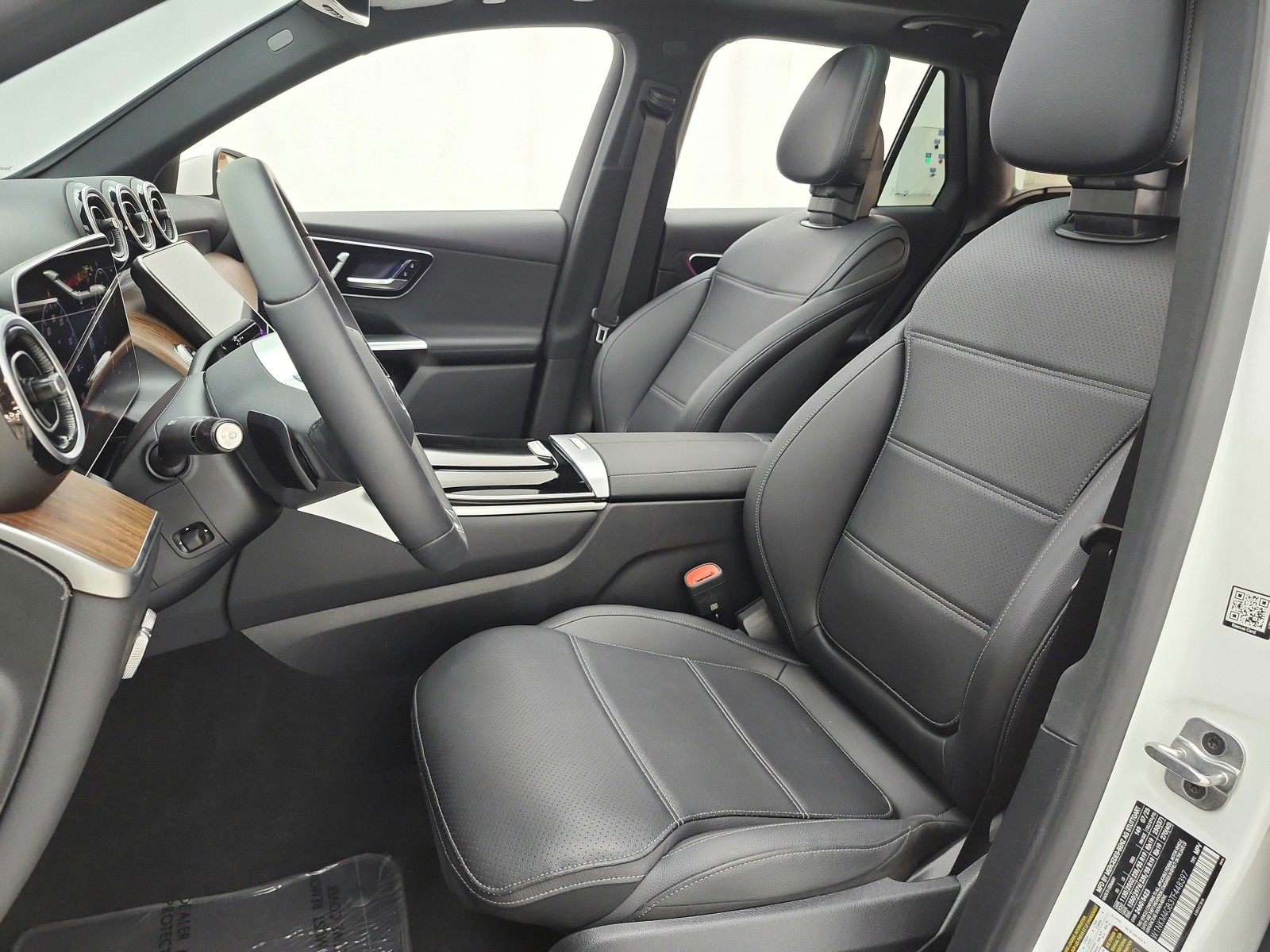 Used 2026 Polar White Mercedes-Benz GLC 300 SUV image 13