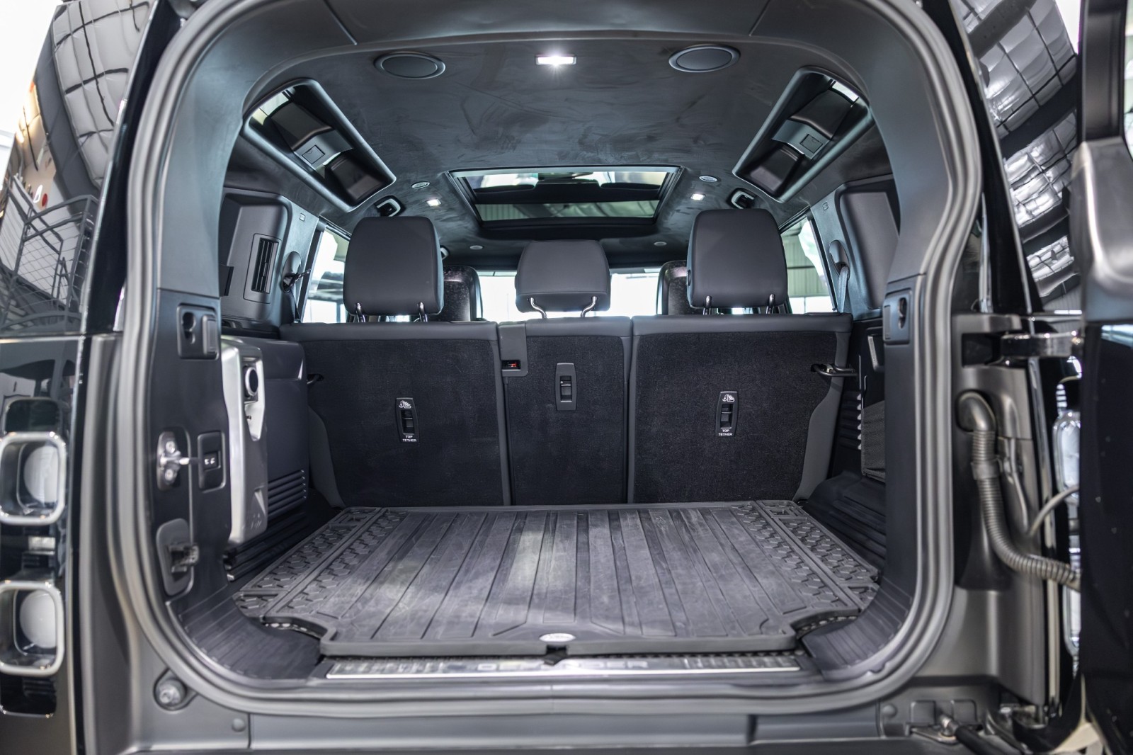 Used Car 2025 Land Rover Defender  Octa Edition One For Sale Under $160,000 In Boerne, Texas
