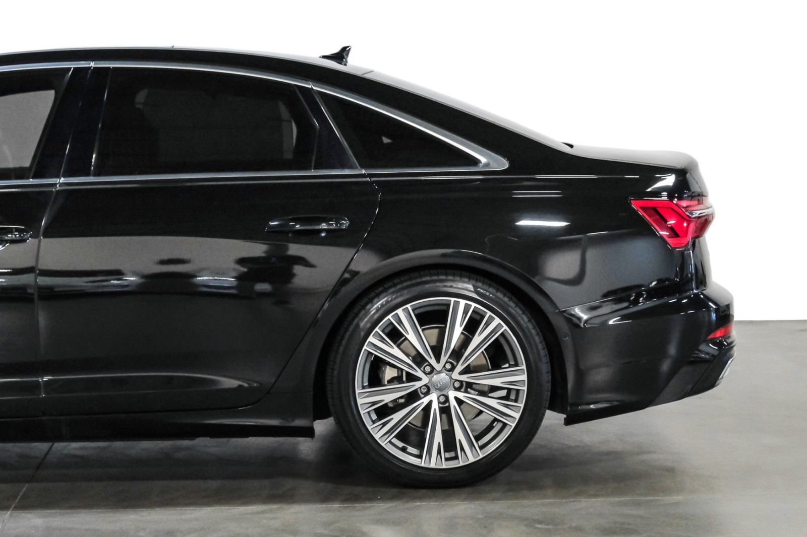 2019 Audi A6 Prestige quattro ContourSeating SportPkg 20Alloys ColdWthrPkg 12