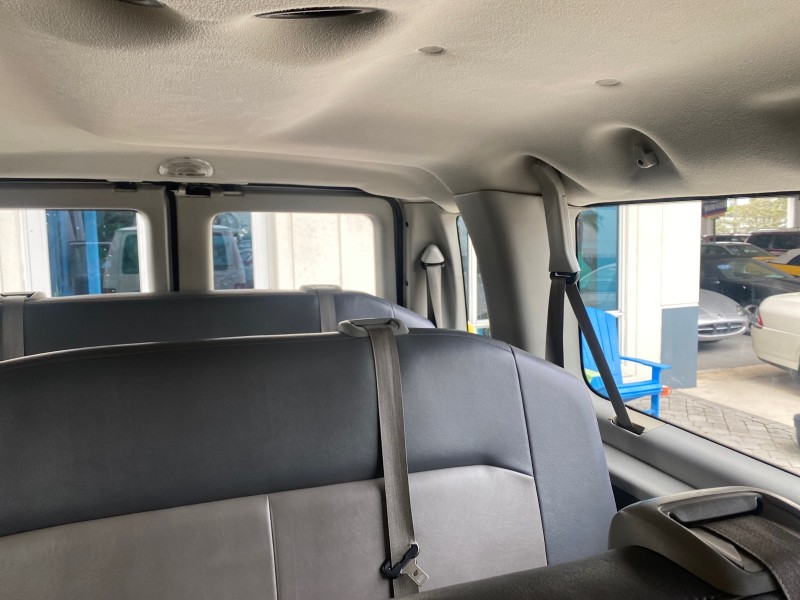 2008 Ford Econoline Wagon XLT 15 PASSENGERS E350 CLEAN in , 