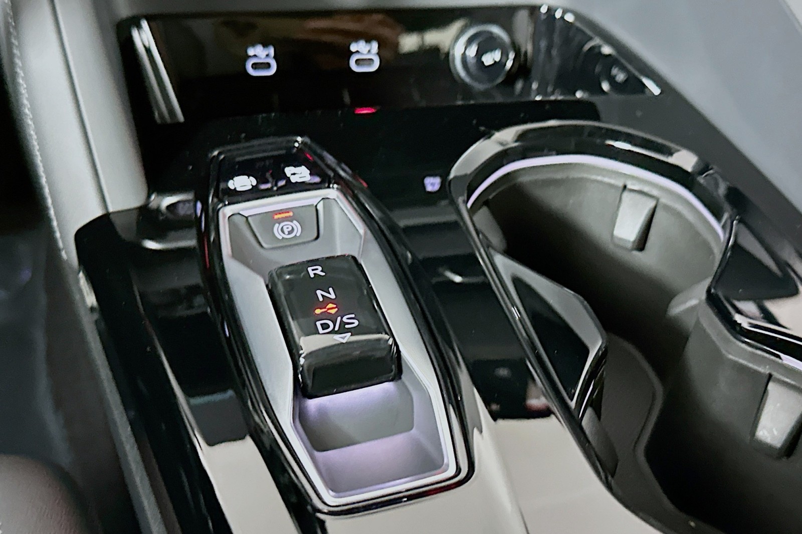 New 2025 Glacier White Metallic Audi Premium Plus image 7