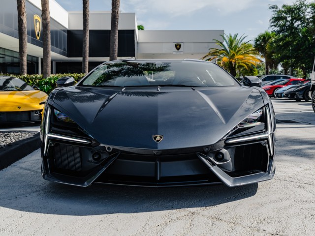 Lamborghini Revuelto