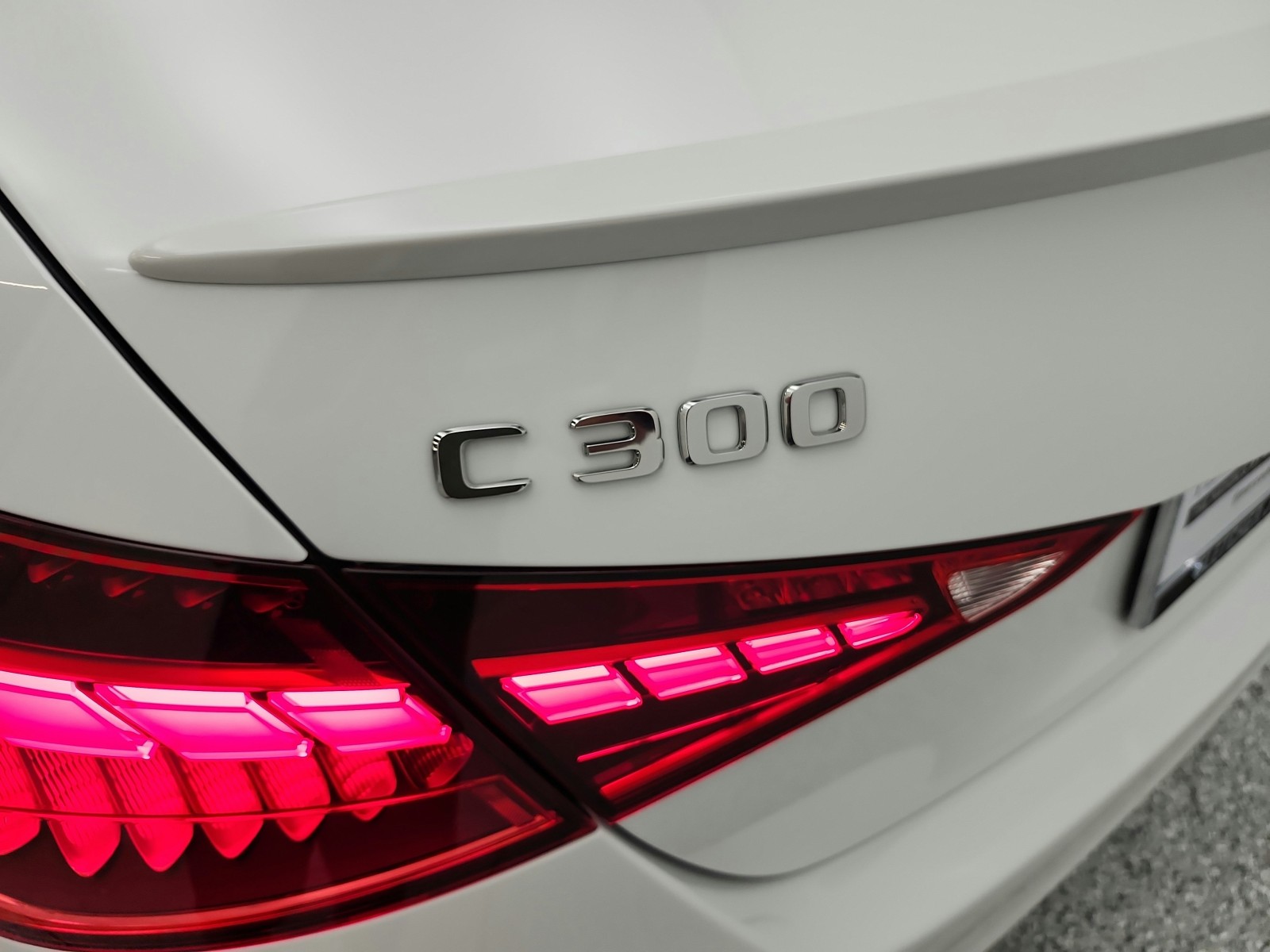 New 2026 MANUFAKTUR Moonlight White Metallic Mercedes-Benz C 300 image 23