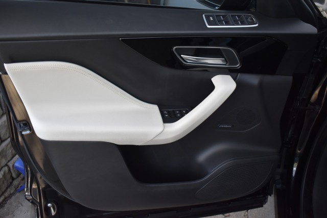 2017 Jaguar F-PACE Navi Leather Moonroof Heated Seats Parking Sensors 27