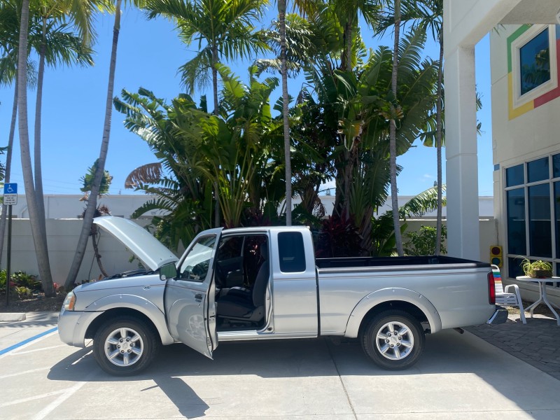 2002 Nissan Frontier 2WD XE XCAB 5 SPD AC 4 CYL in ,