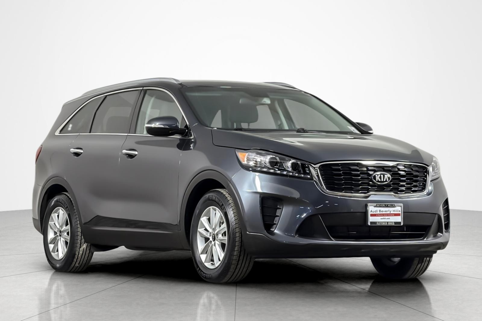 Used 2019 GRAVITY GREY Kia L FWD image 7