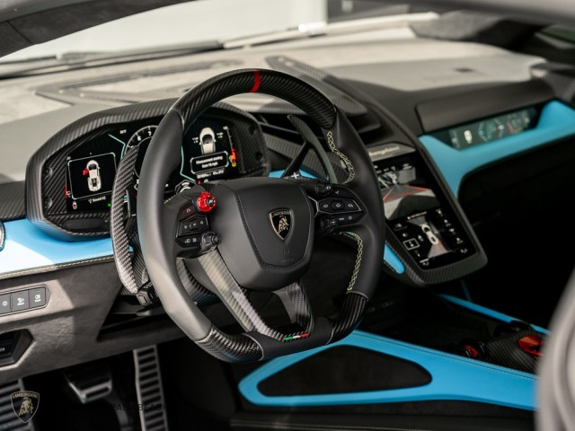 Lamborghini Revuelto