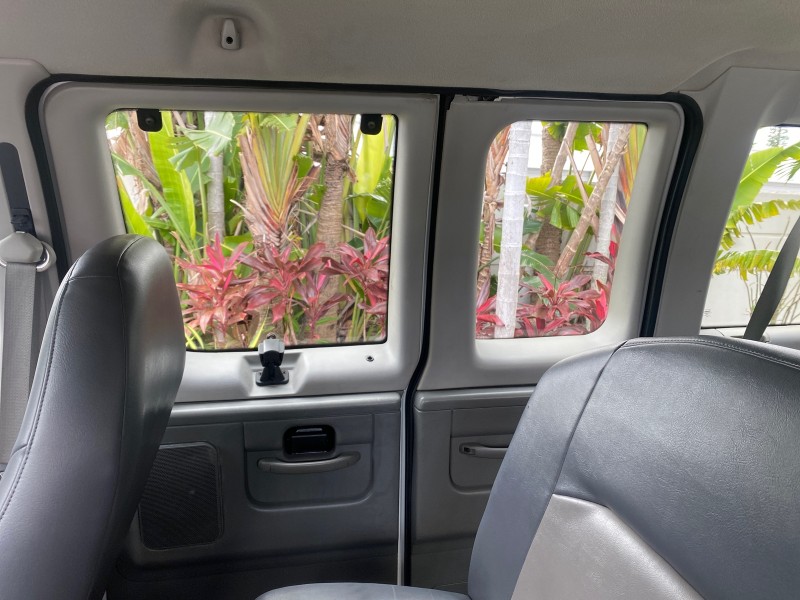 2008 Ford Econoline Wagon XLT 15 PASSENGERS E350 CLEAN in , 