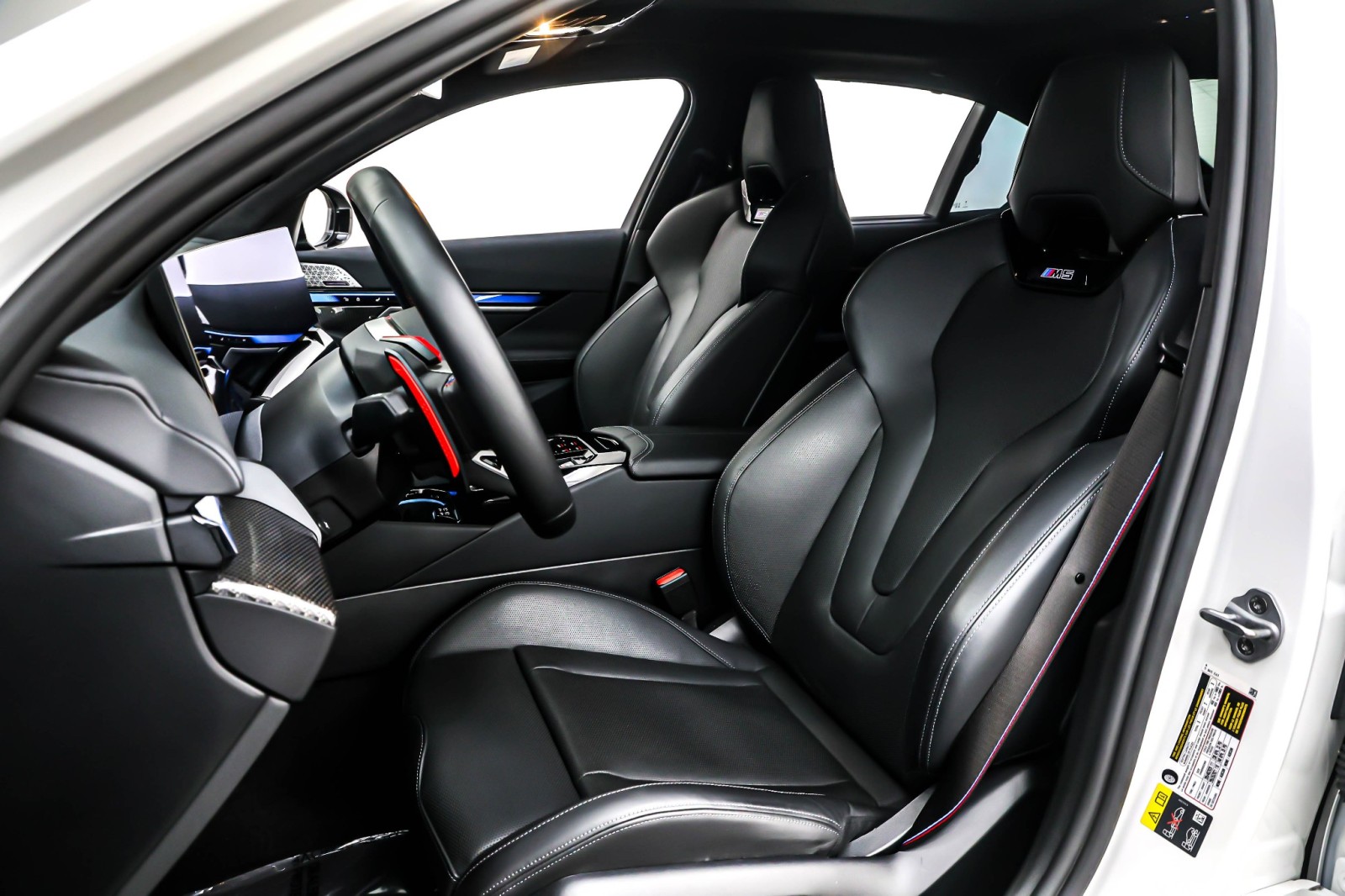 Used 2025 Alpine White BMW Sedan image 17