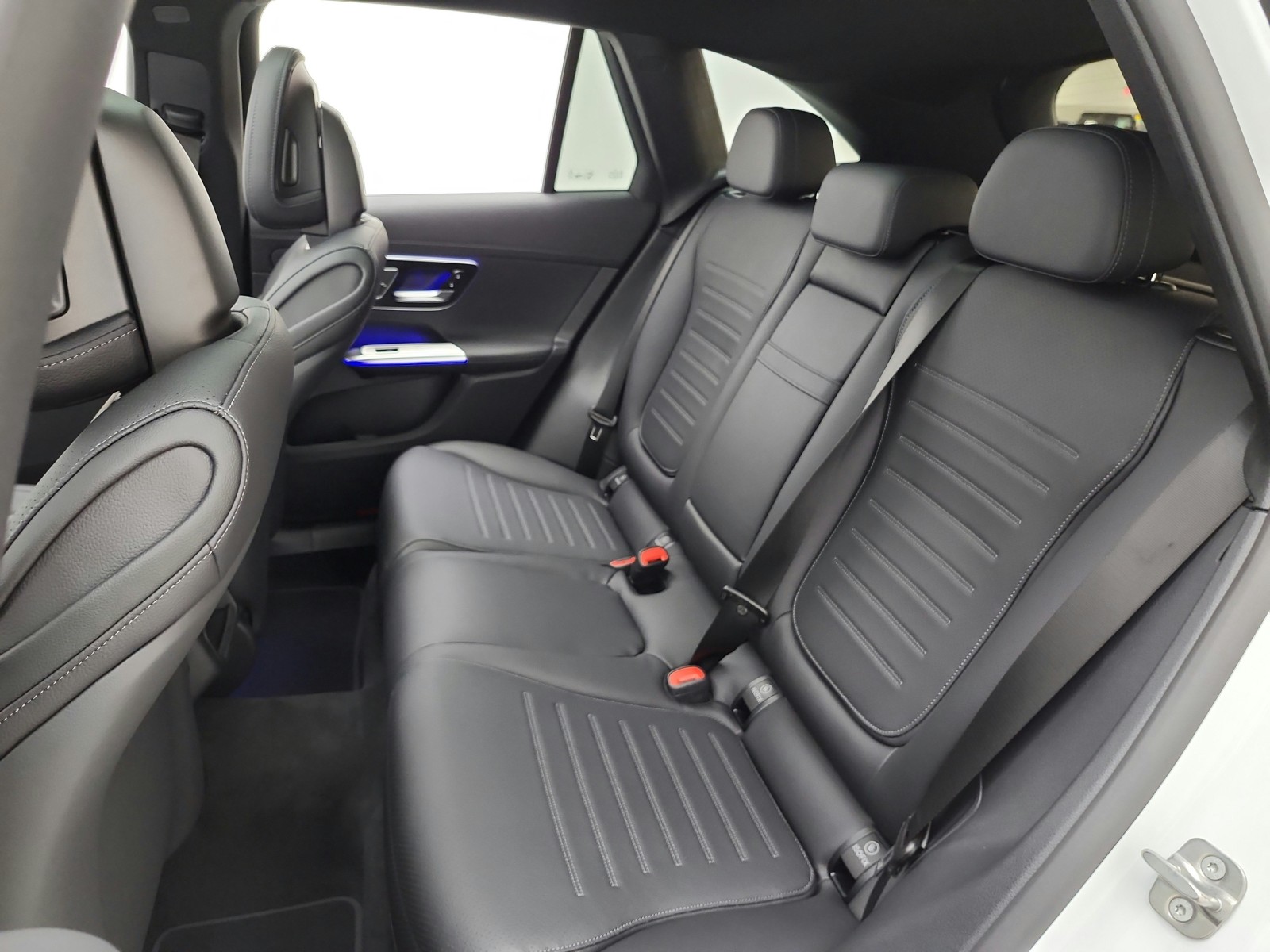 New 2027 MANUFAKTUR Moonlight White Metallic Mercedes-Benz GLC 300 SUV image 11