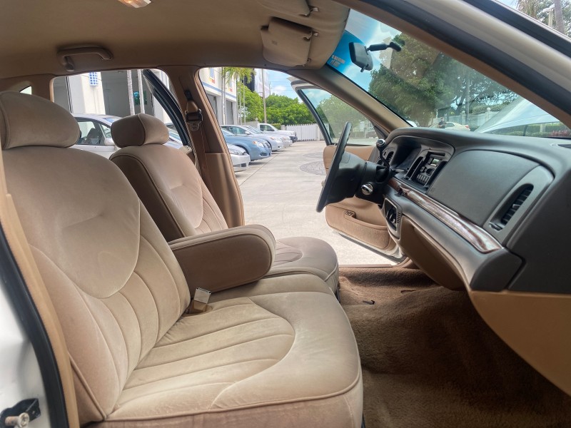 1995 Ford Crown Victoria LOW MILES 43,331 in , 