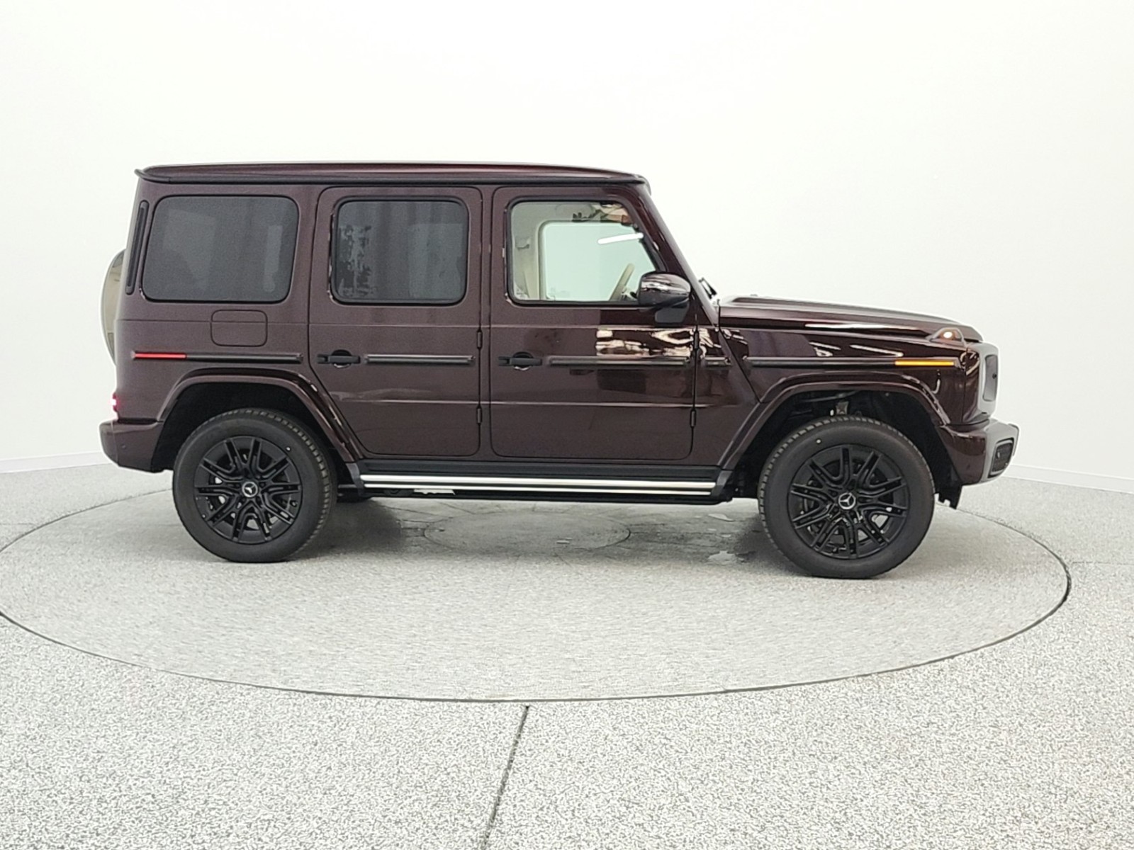 New 2026 Rubellite Red Metallic Mercedes-Benz G 580e image 4
