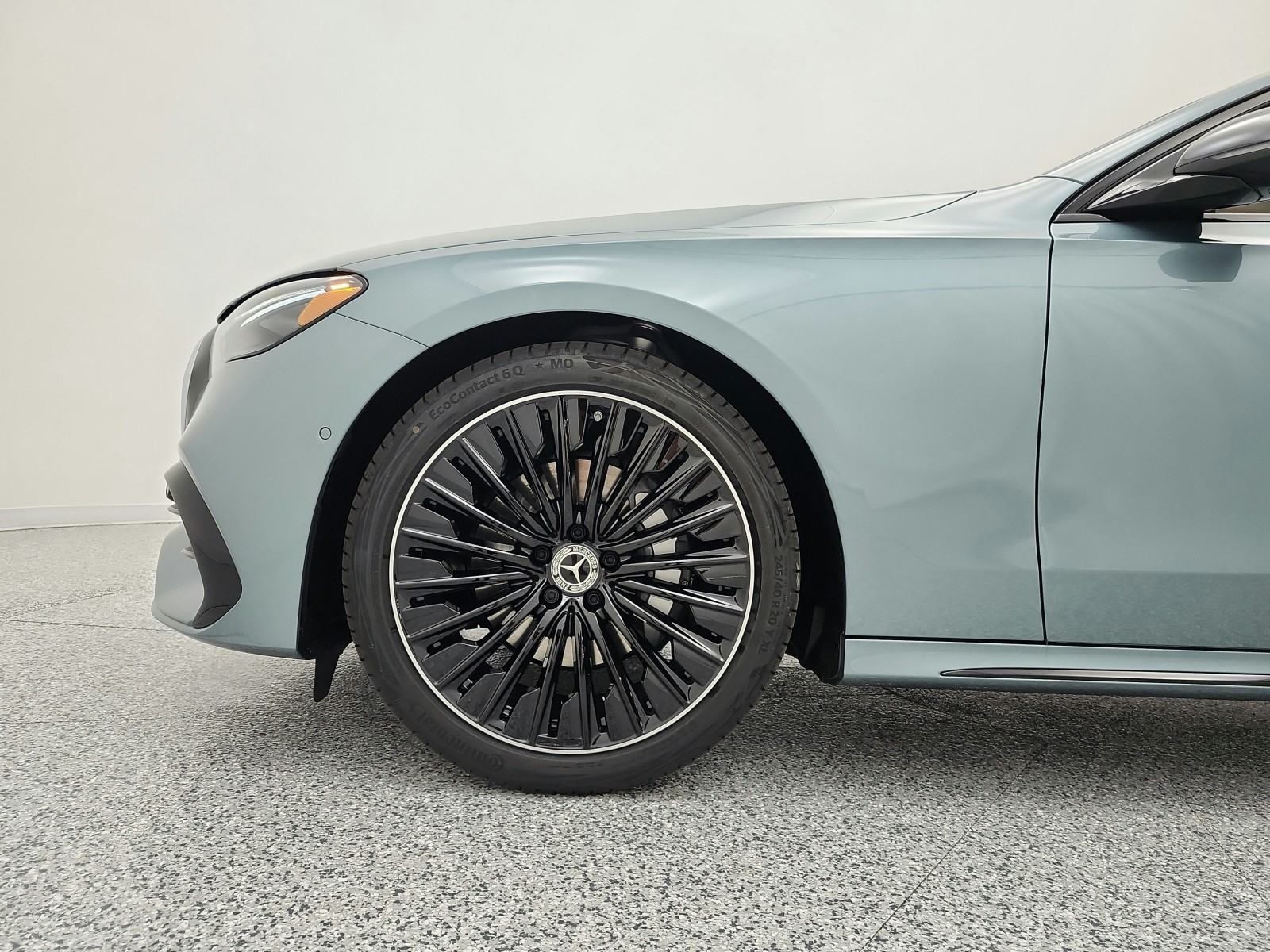New 2027 Verde Silver Metallic Mercedes-Benz E 350 RWD Sedan image 13