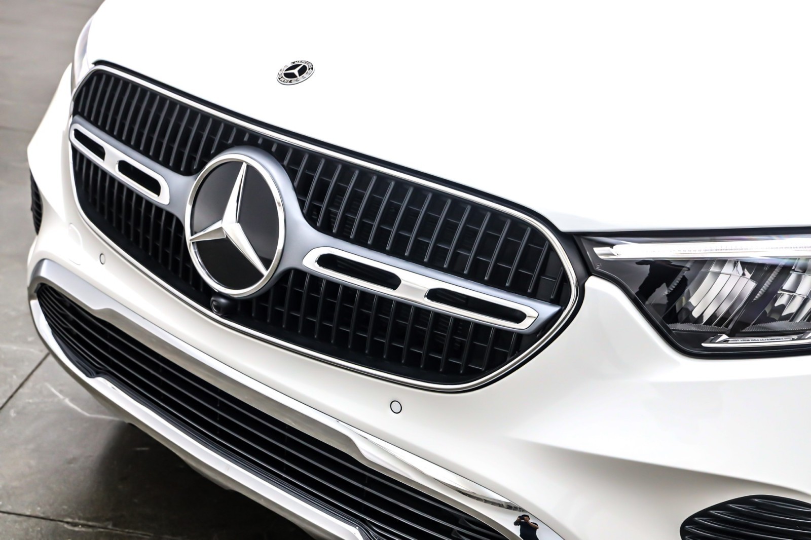 New 2026 Polar White Mercedes-Benz GLC 300 SUV image 13