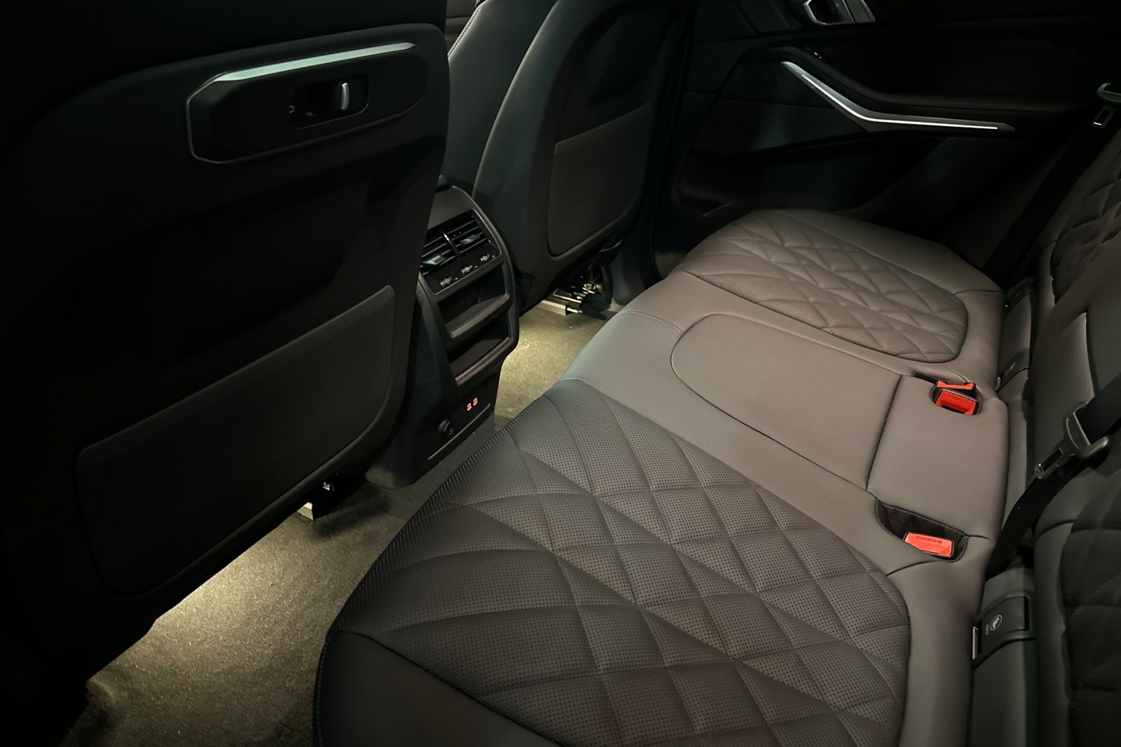 New 2026 Black Sapphire Metallic BMW sDrive40i image 11