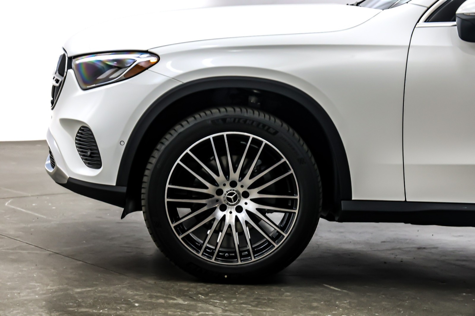 New 2026 Polar White Mercedes-Benz GLC 300 image 10